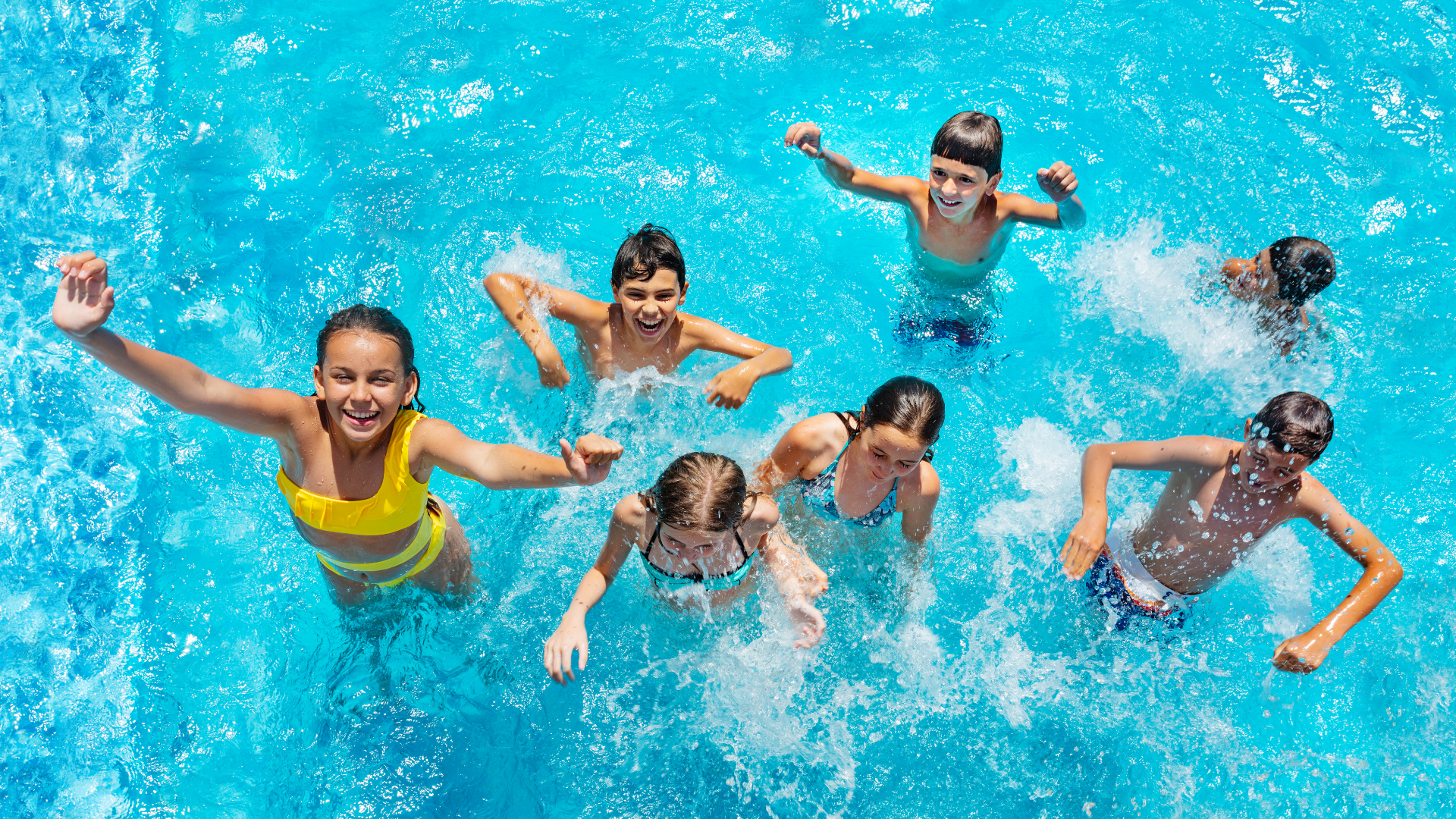 Crianças na Piscina